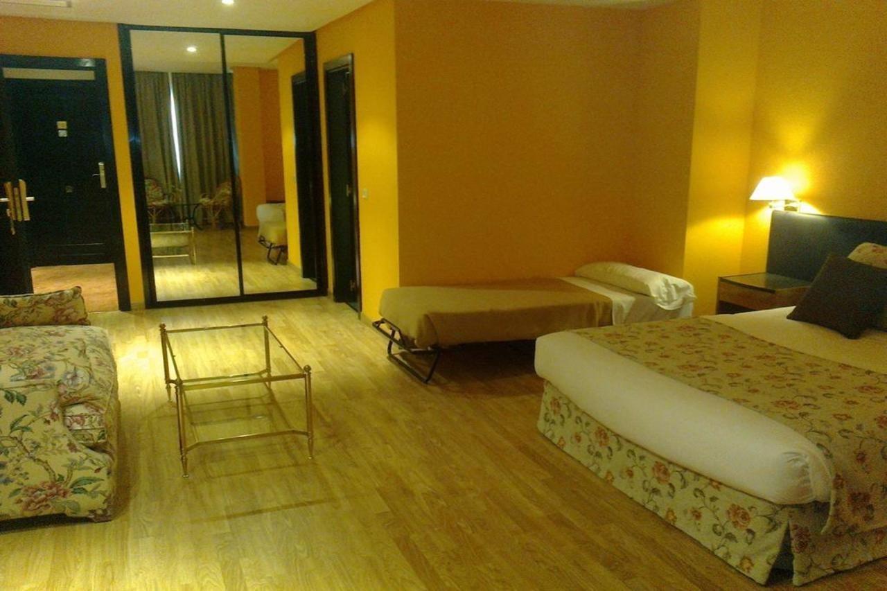 Hotel Aeropuerto Madrid Torre Hogar Premium Torrejón de Ardoz Esterno foto