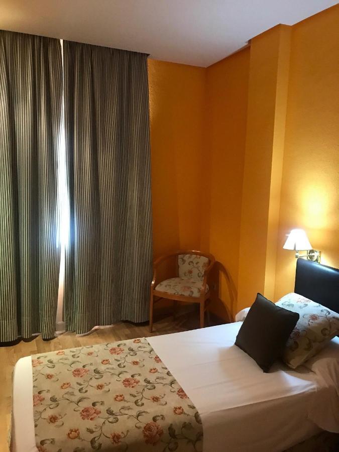 Hotel Aeropuerto Madrid Torre Hogar Premium Torrejón de Ardoz Esterno foto