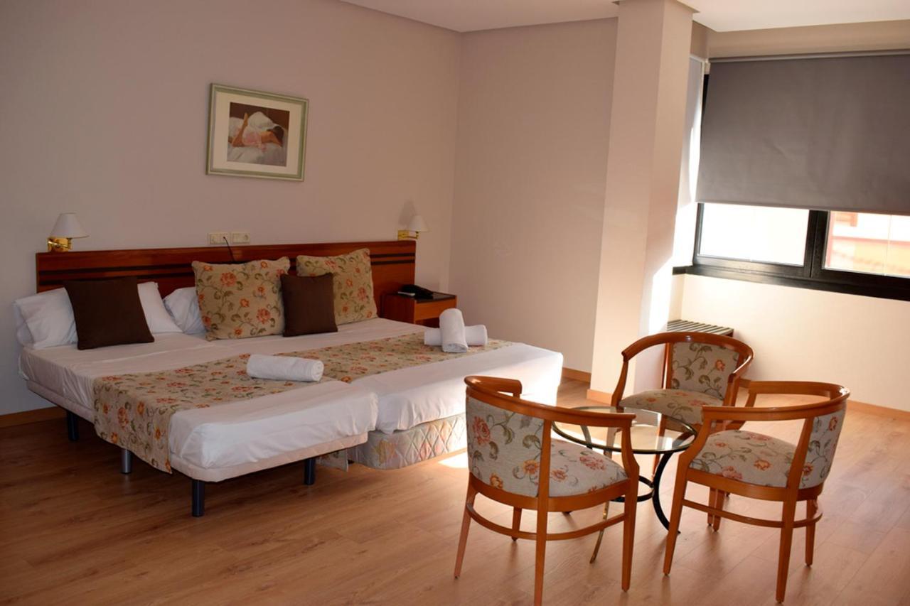 Hotel Aeropuerto Madrid Torre Hogar Premium Torrejón de Ardoz Esterno foto