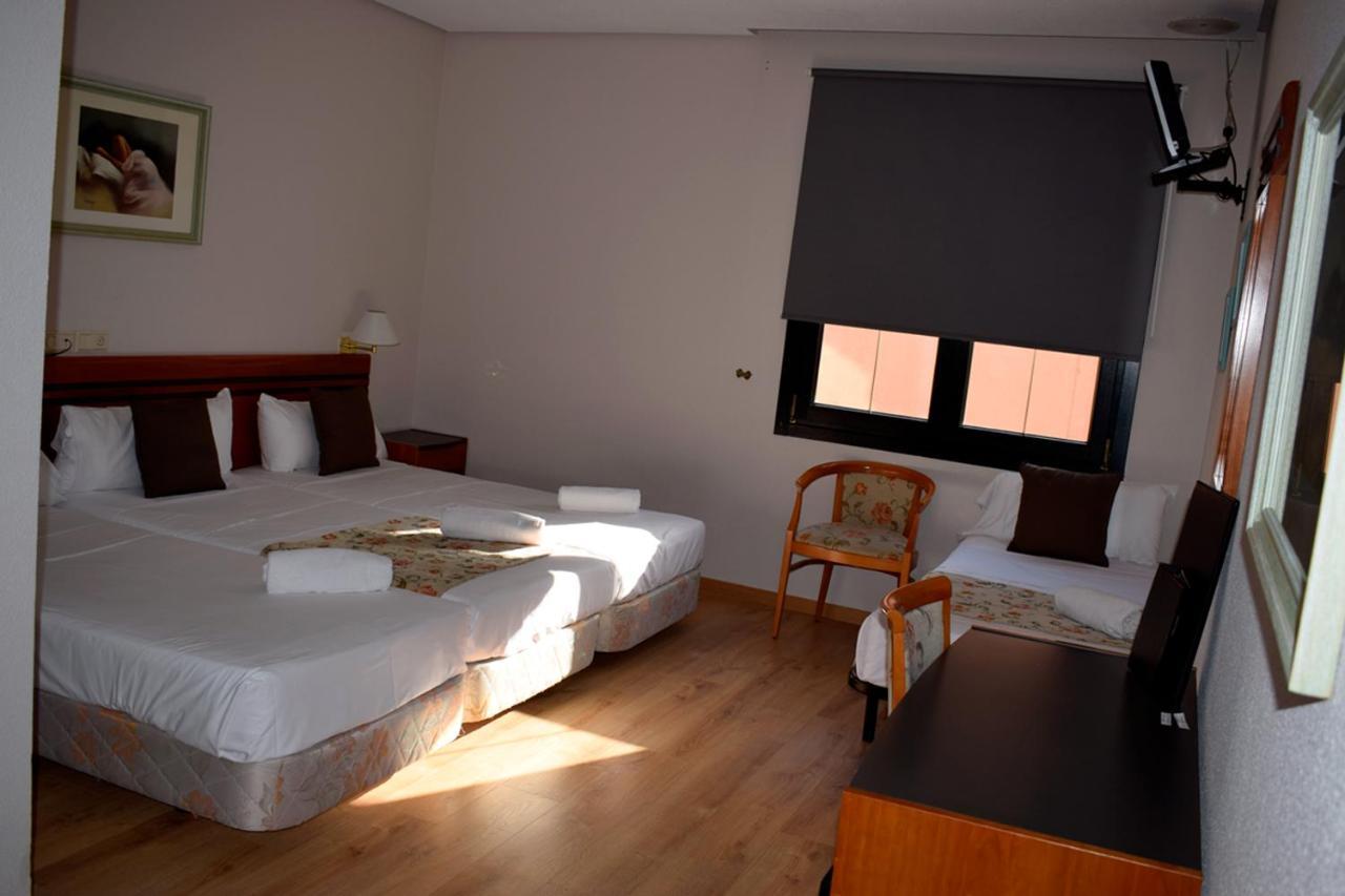 Hotel Aeropuerto Madrid Torre Hogar Premium Torrejón de Ardoz Esterno foto