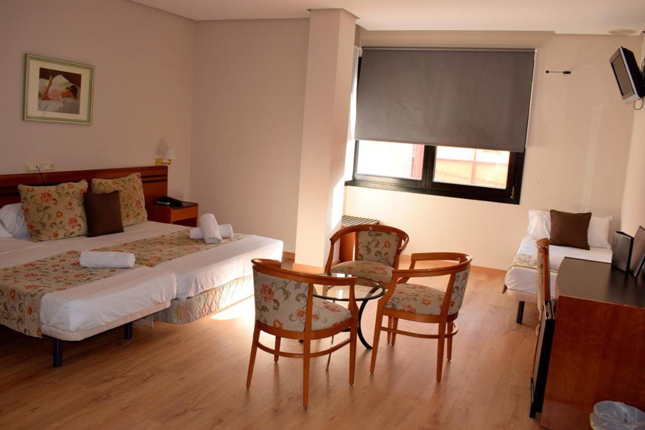 Hotel Aeropuerto Madrid Torre Hogar Premium Torrejón de Ardoz Esterno foto
