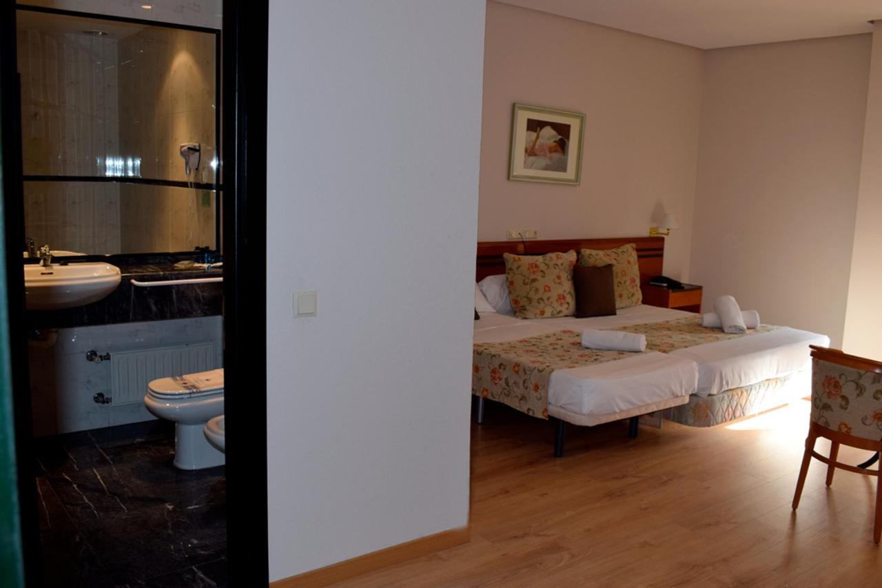 Hotel Aeropuerto Madrid Torre Hogar Premium Torrejón de Ardoz Esterno foto